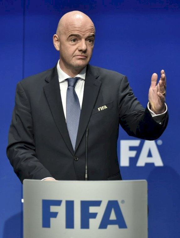 足球》国际足总确定扩军 2026年世界杯增至4