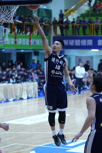 健行科大簡祐哲拋投。