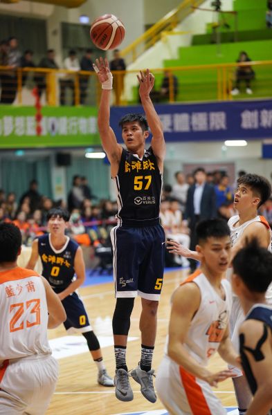 高雄師大劉宏柏跳投。圖/UBA提供
