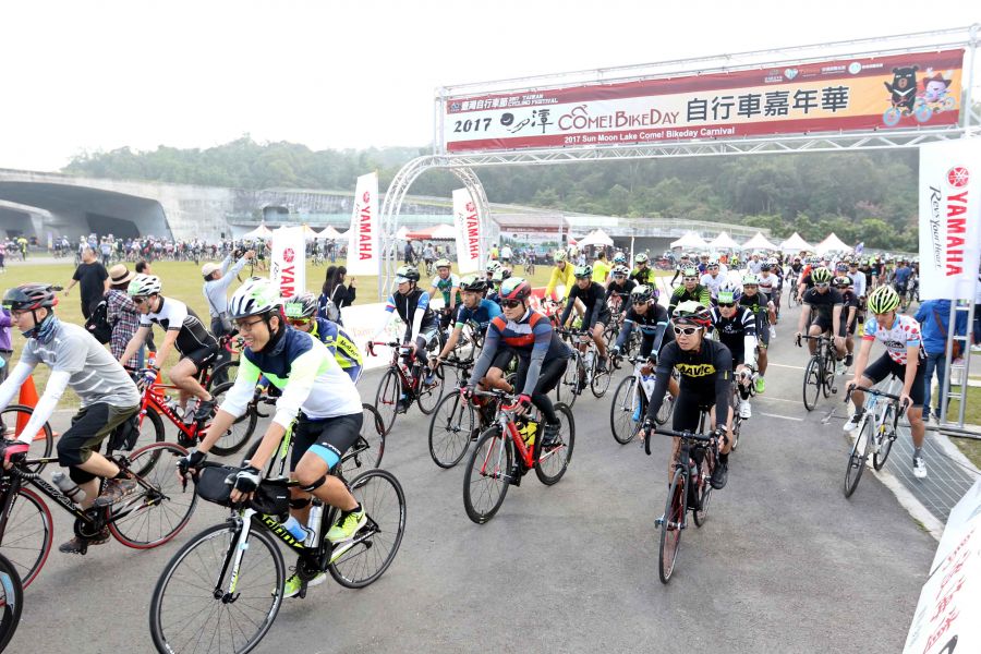 日月潭塔塔加挑戰出發。中華民國自行車騎士協會／提供。