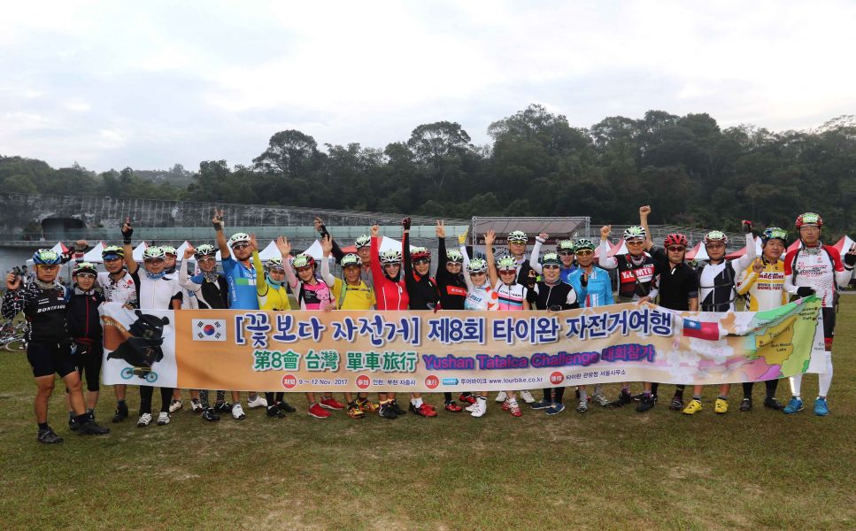 南韓也組隊來參加，聲勢浩大。中華民國自行車騎士協會／提供。