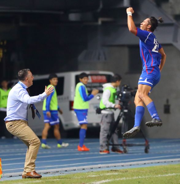 足球》中华足协邀请赛 中华男足三记头槌攻破