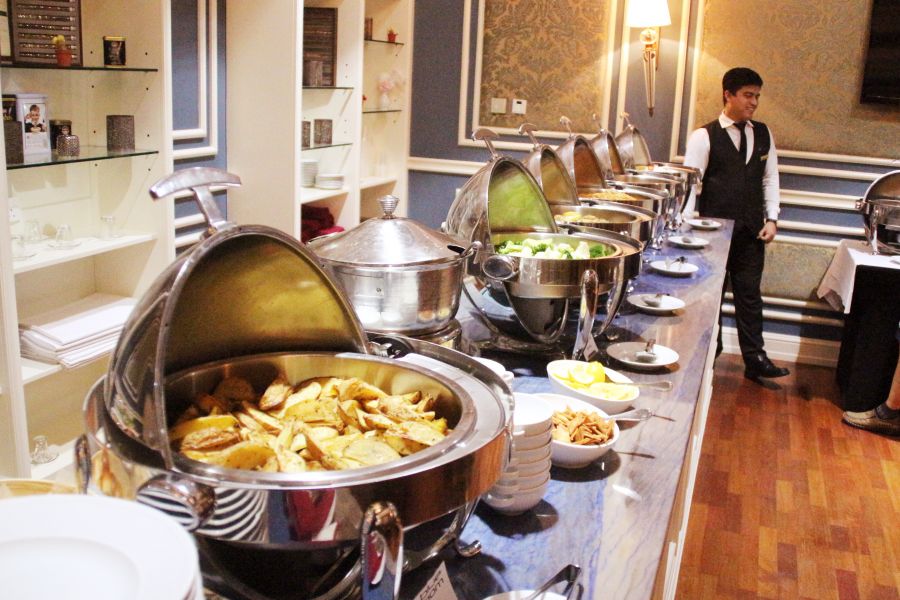 足球》中华男足高规格待遇 教练团提供菜单专