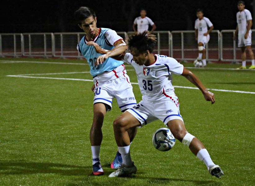 足球》中华男足英籍新教练上任 球员感受到职