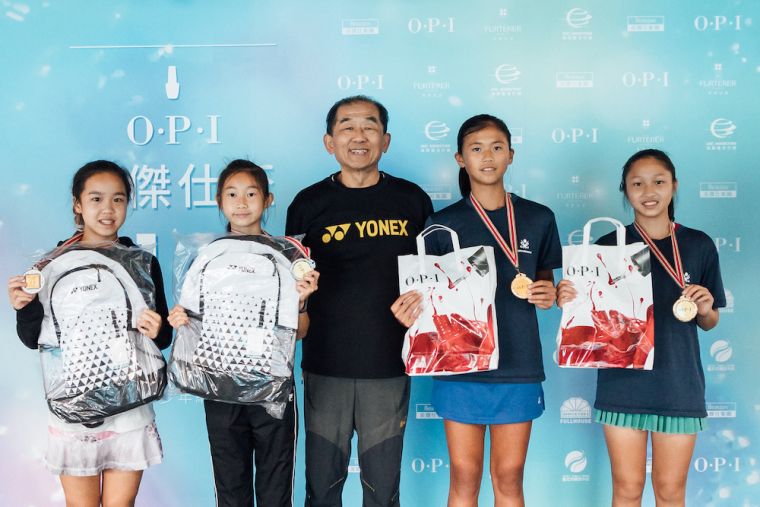 14歲女雙冠軍陳晴瀅／曾妍蓉（右）、亞軍花苡恩／高芷涵（左）。海碩整合行銷提供