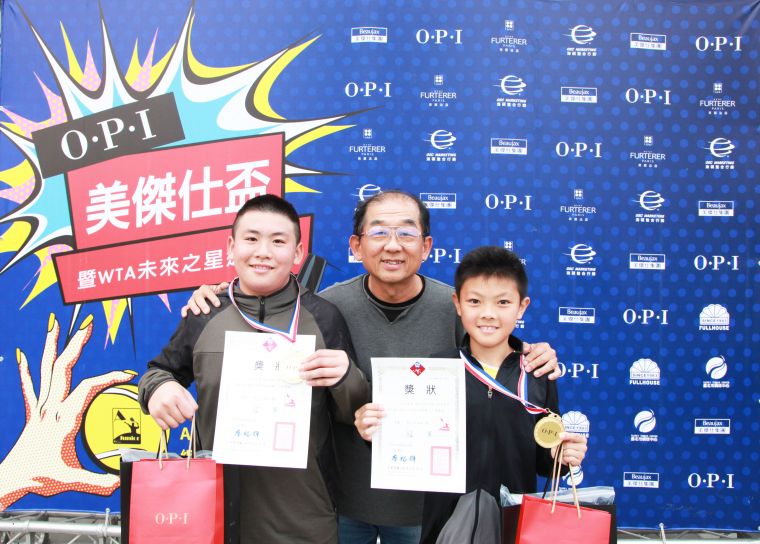 12歲男雙冠軍吳伯宇（左）、莊學濂（右）。海碩整合行銷提供