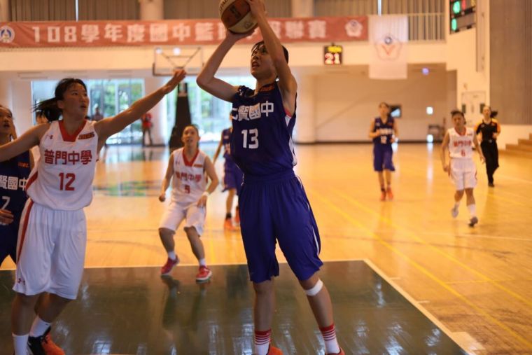 七賢蔡菀娗生涯新高的16籃板、10分，首度「雙十」。大會提供