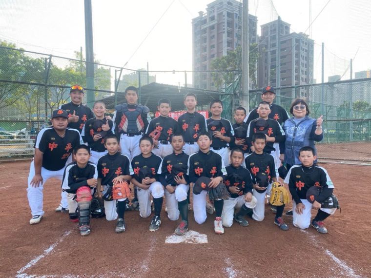 中平國小為桃園市爭取5連霸。中平國小提供