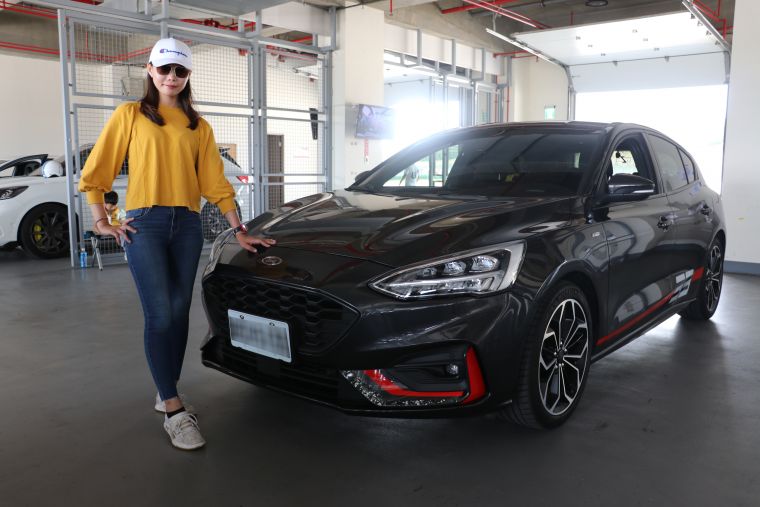 來自高雄的劉姓正妹女車手,成為眾多車手當中的焦點。官方提供