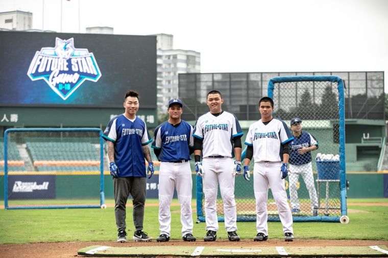 全壘打大賽參賽選手(左起)郭泓志、李灝宇、李展毅、林子宸。大會提供