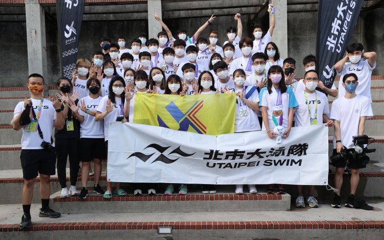 北市大泳隊今年全大運創下公開組19金亮眼的成績。李天助攝