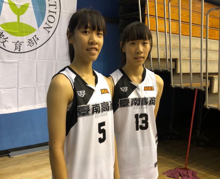 南商175公分菜鳥孿生姊妹施凱文(左)、施凱云。大會提供