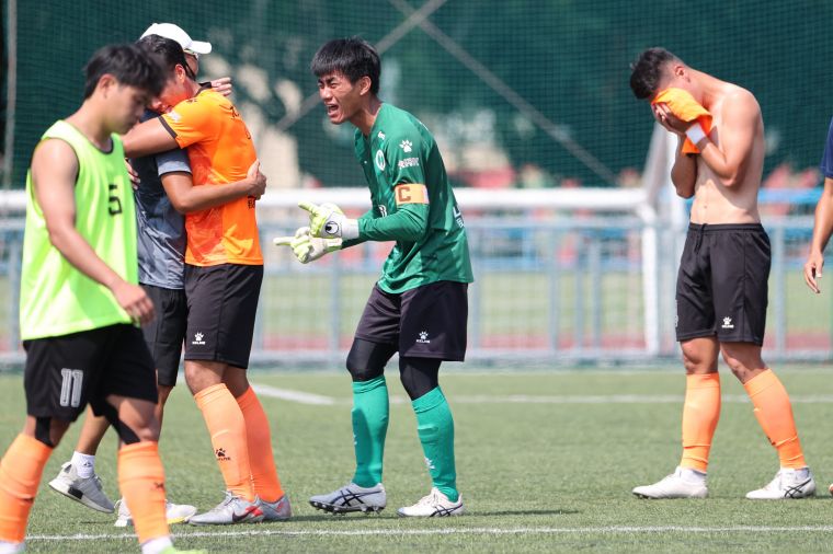 完成連霸後,邱育宏也流下男人淚。李天助攝