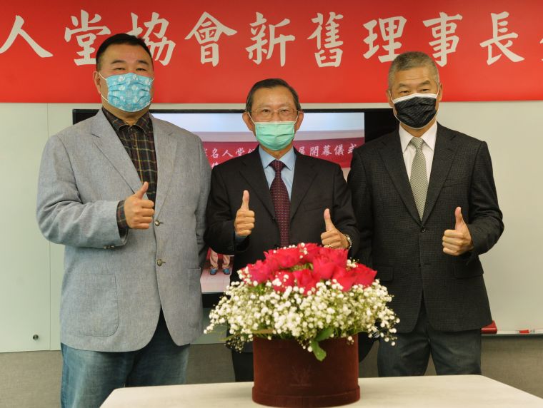 台灣棒球名人堂協會由中華職棒秘書長楊清瓏(右)、中華棒協副理事長楊清瓏(左)擔任副理事長。台灣名人堂提供