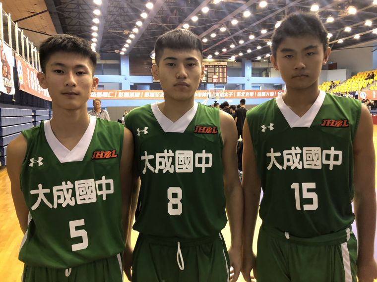 大成「鐵三角」柯舜凱（左起）、葉羿宏、王浩宇合飆41分、22籃板 。大會提供