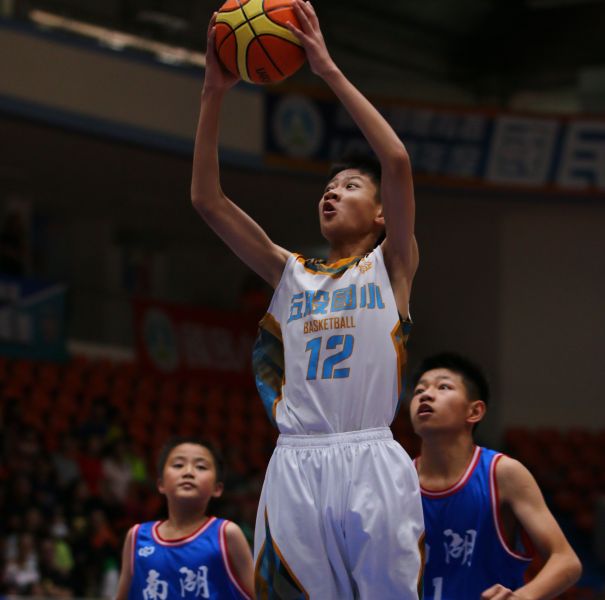季軍賽五股陳俊瑋籃下強攻。大會提供