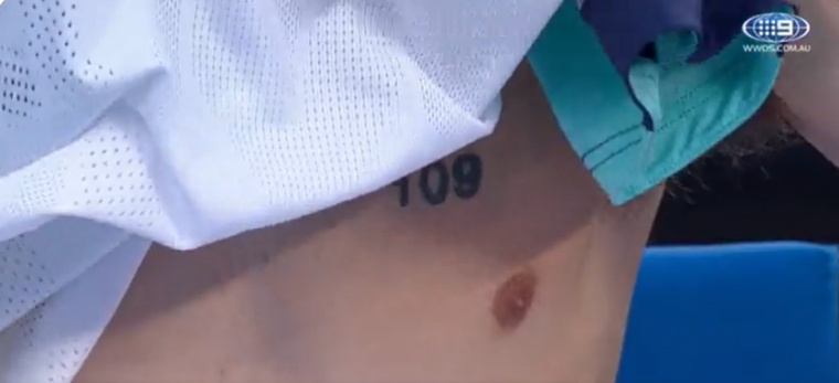 狄米納爾左胸上有著109刺青。摘自推特