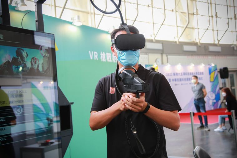 新現代五項科技運動測試賽，反應力項目-VR槍戰射擊。(官方提供)
