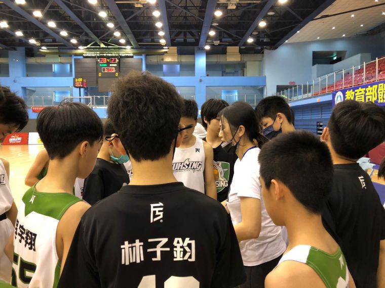 李涵汶暫停時耳提面命。大會提供
