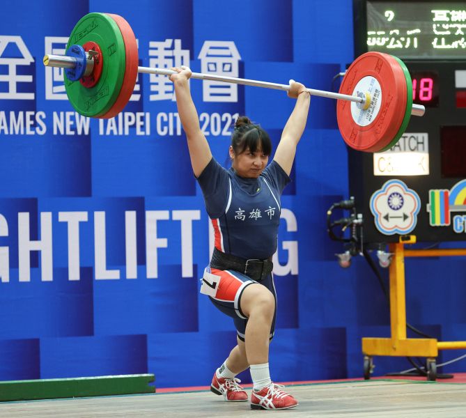 江念欣總和、挺舉破大會蟬聯金牌。李天助攝