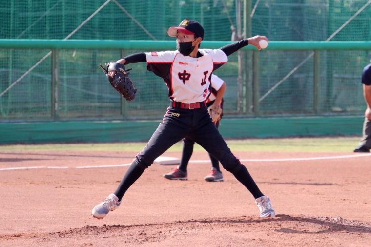 照片2-2高市中正簡正勛。大會提供