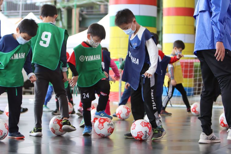 現場超過240個小朋友參與grassroot足球體驗課程。官方提供