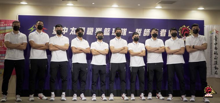 臺中太陽全隊合影。官方提供