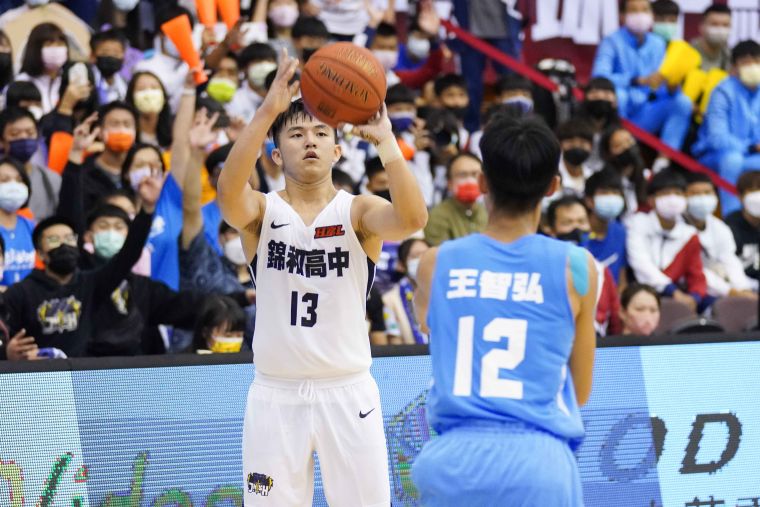 錦和第一戰將謝峻承冷靜、球場視野好,觀察力敏銳。大會提供