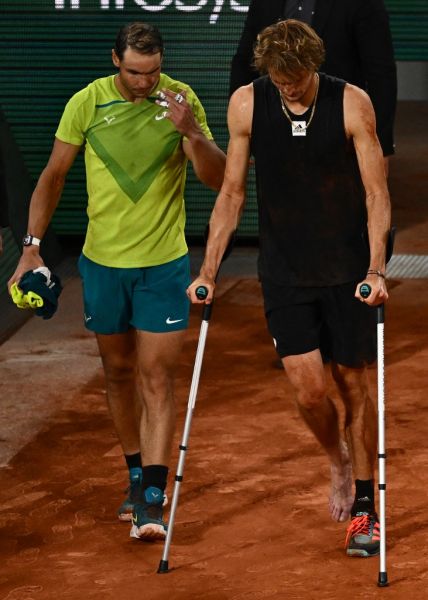 Rafael Nadal重回法網冠軍賽，給予年輕小將Zverev稱讚和祝福。法新社