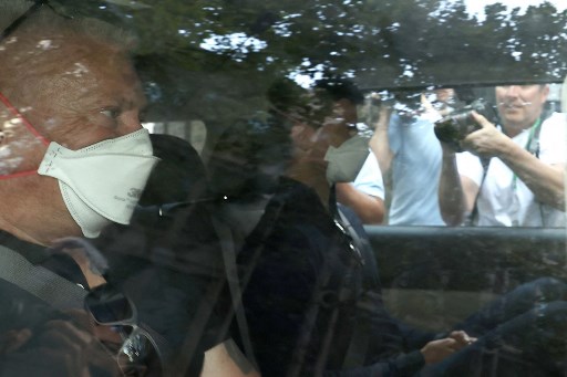 喬科維奇一早就被車子載進法庭。法新社