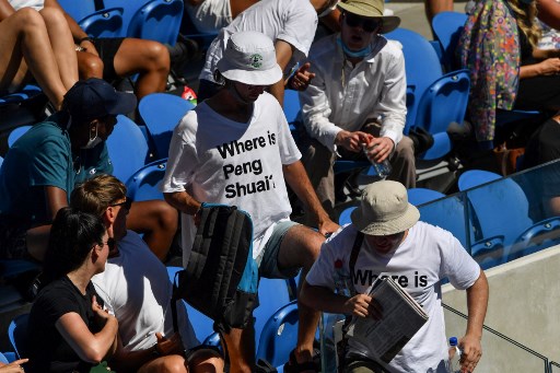 不少澳網球迷穿著「彭帥在那裡？」T恤進場。法新社