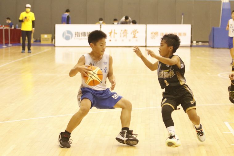 新北仁愛vs.屏東仁愛戰況激烈。姚瑞宸攝