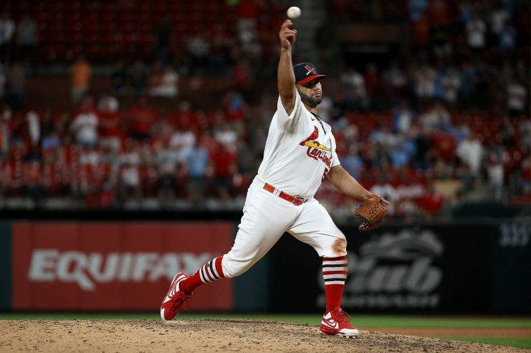 紅雀準名人堂老將普荷斯(Albert Pujols)生涯第一次上場投球。法新社