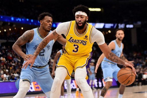 洛杉磯湖人當家中鋒戴維斯(Anthony Davis)在日前的比賽傷了左膝。法新社