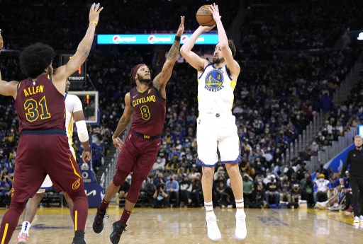 回歸兩場的湯普森(Klay Thompson),15.5分、3籃板、2助攻,外線威脅力依然不小。法新社