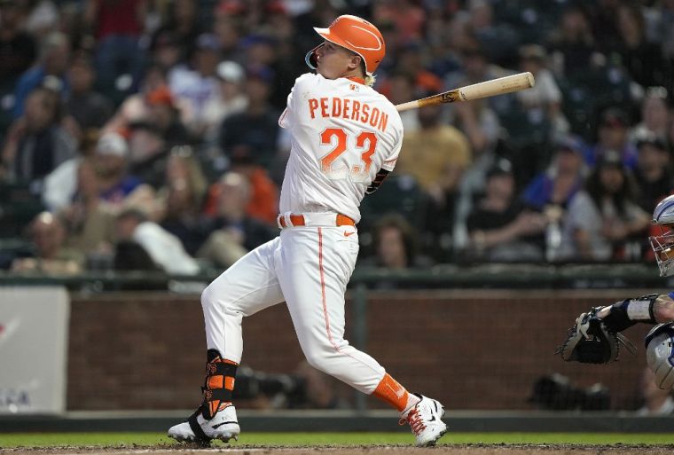 開季陷入低迷的巨人重砲佩德森(Joc Pederson)賽前才和老前輩邦茲(Barry Bonds)聊過天就上演單場三響砲。法新社