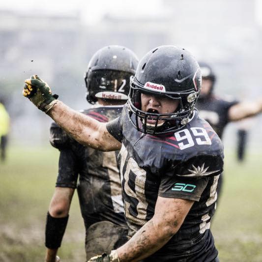 美式足球》主力中锋气喘也要上 台北猎人53比