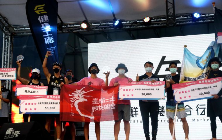 福添福嘉南鷹楊依婷單日兩發全壘打都幫助球隊拿下勝利。企業女壘聯賽大會提供