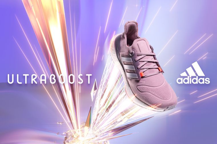 adidas針對女性量身打造新一代UltraBOOST 22旗艦跑鞋，重新設計足跟、腳背、足弓支撐區域，完美契合女性腳型。官方提供
