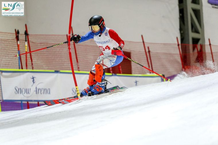 「小不點」李玟儀成台灣首位冬奧滑雪女將。摘自李玟儀臉書