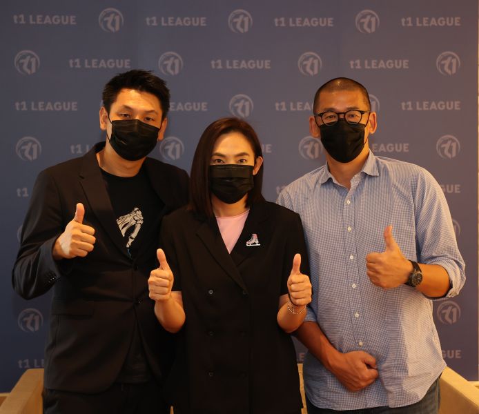 秘書長張運智(右)、賈凡(左)談洋將制度。李天助攝