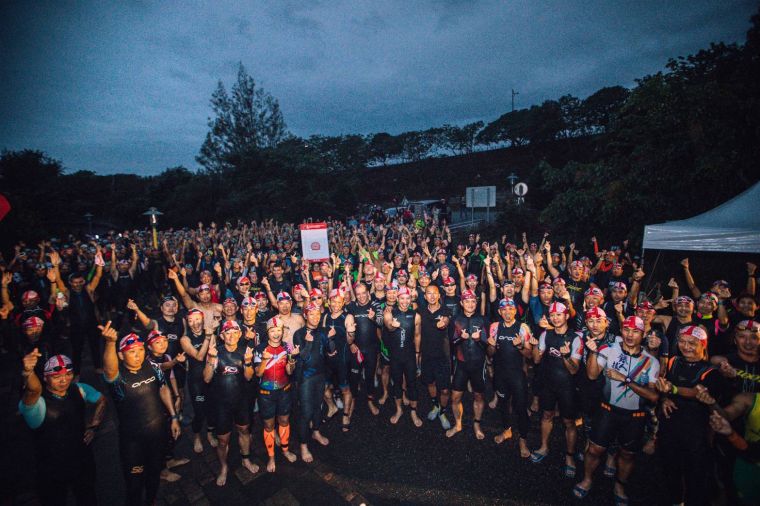 今年亞太最大鐵人賽事Challenge Taiwan,逾6000人24、25日台東活水湖登場。大會提供