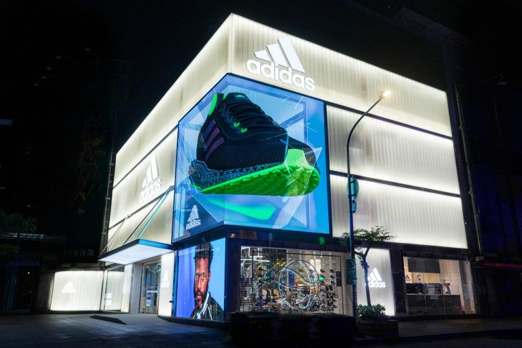 3D X 4D！衝破框架驚破台北 首座信義3D裸視牆 震撼宣告品牌最高規格概念店降臨。官方提供