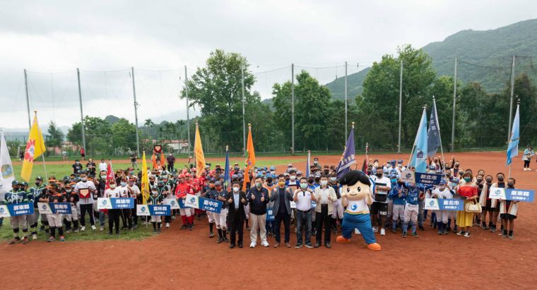 謝國城盃少棒在紅葉國小舉辦開幕儀式。台灣世界少棒聯盟提供