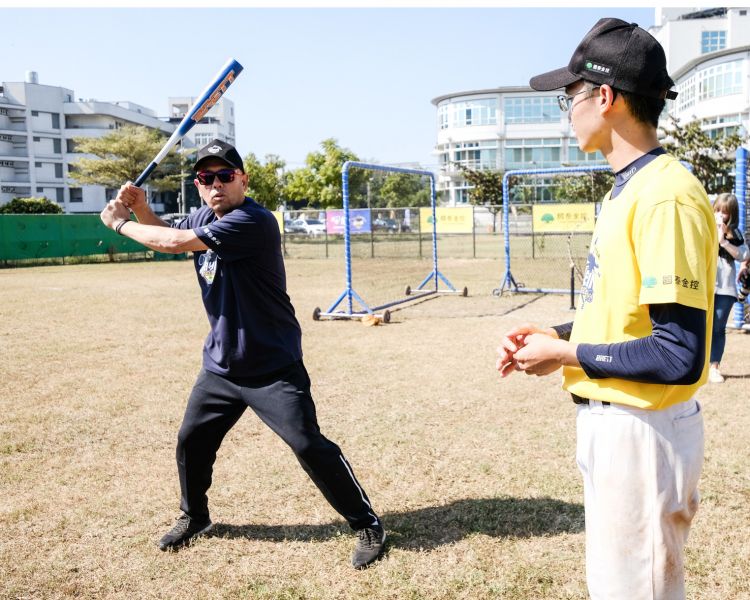小田幸平擔任國泰陳偉殷棒球訓練營教練。大會提供