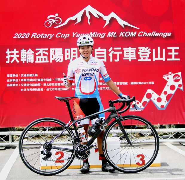 2020陽明山自行車登山王挑戰女子組冠軍蔡雅羽（前）。中華民國自行車騎士協會／提供。