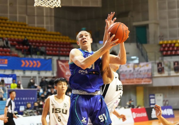文化大學盧卡17分7籃板。大會提供