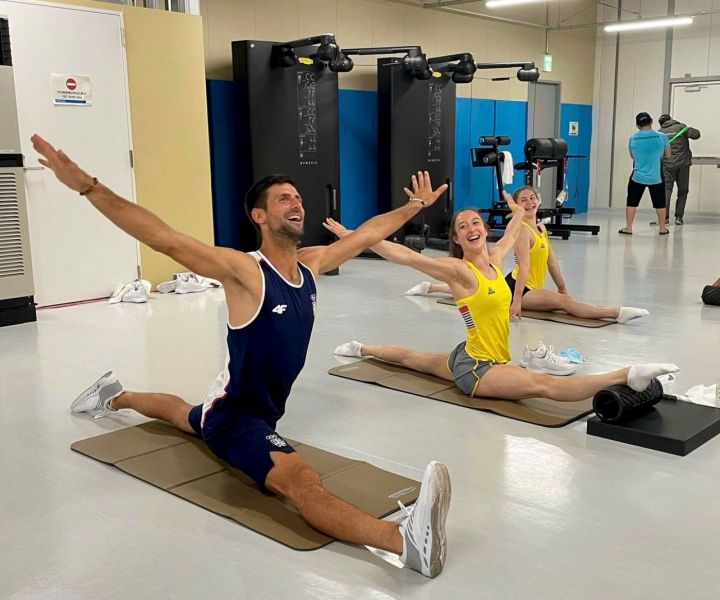 喬科維奇還跟體操選手耍寶。摘自喬科奇推特