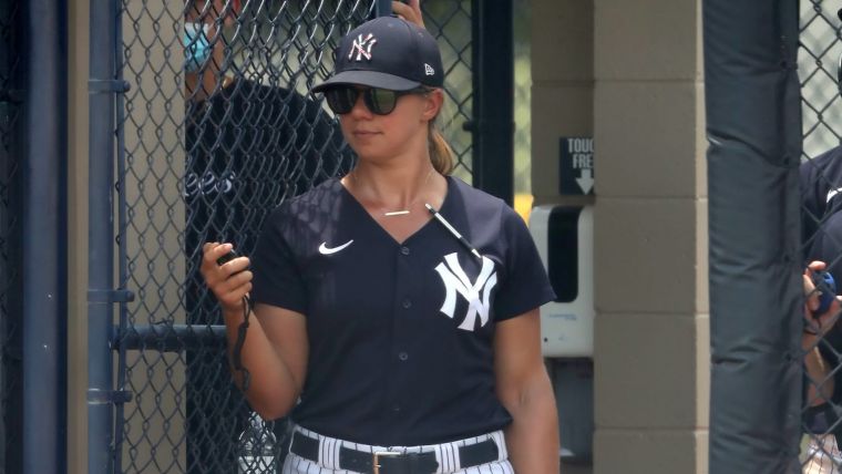 紐約洋基在2019年底聘請波克維琪（Rachel Balkovec）作為小聯盟打擊教練，是大聯盟體系中首位全職女教練。摘自洋基推特
