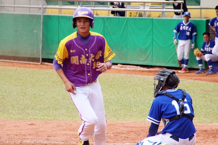 108大專棒球聯賽,開南大學逆轉勝台灣體大。大會提供